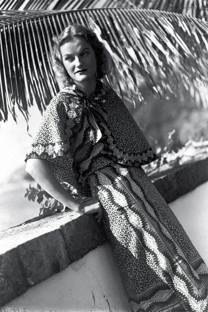 Doris Duke About To Enter Her Bathhouse Print Jigsaw Puzzle