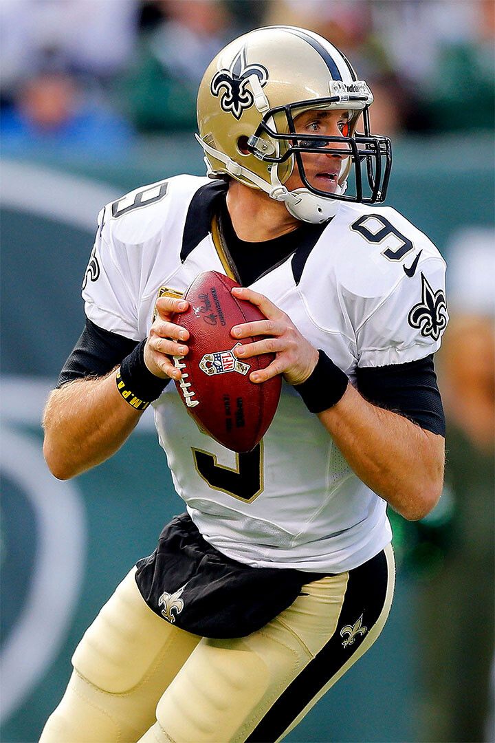Drew Brees New Orleans Saints Throwing Football Captain Room Jigsaw Puzzle