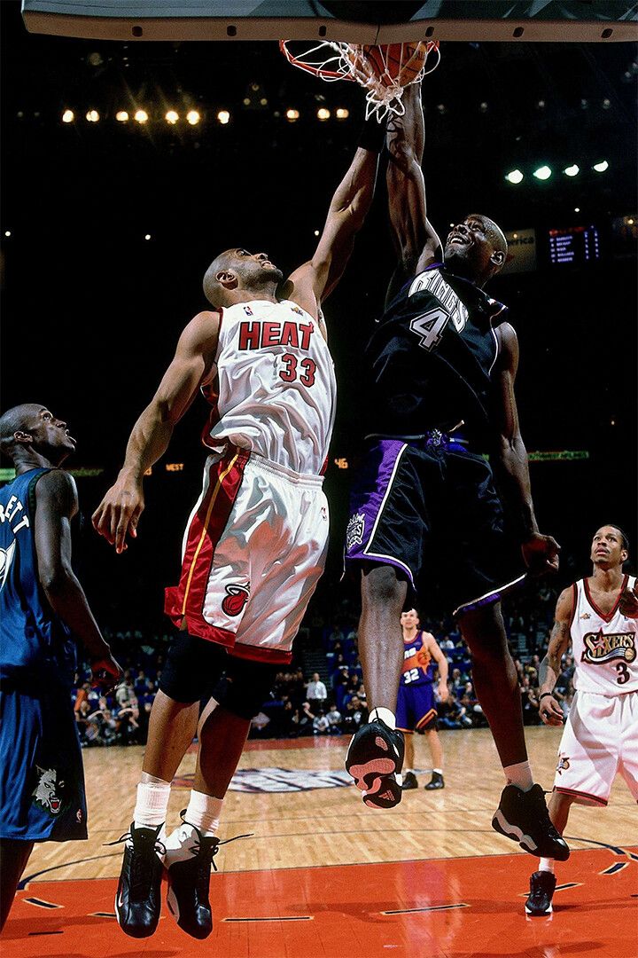 Dunk Block Star Chris Webber Basketball Jigsaw Puzzle