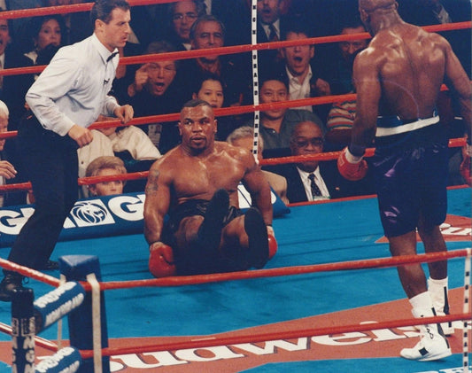 Evander Holyfield Vs Mike Tyson Photo Boxing Picture Tyson Takes A Seat