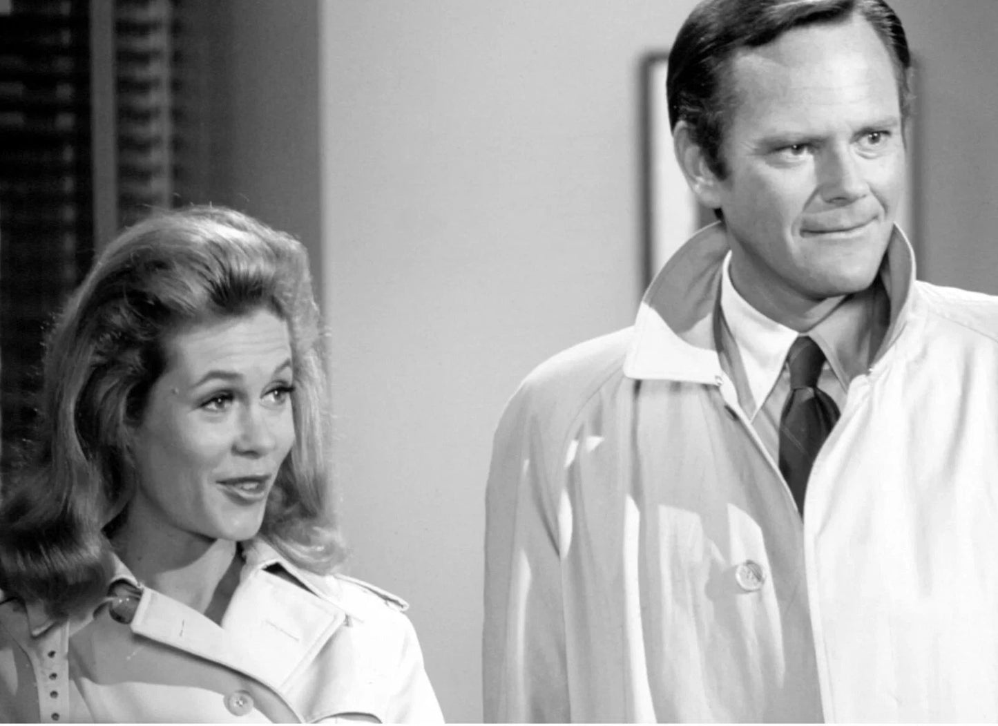 Elizabeth Montgomery & Dick Sargent On Bewitched Picture Photo