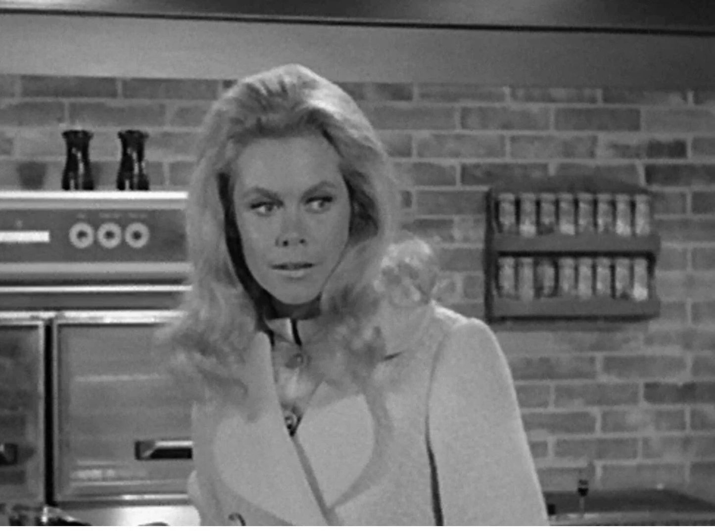 Elizabeth Montgomery In Classic Tv Show Bewitched Picture Magnet