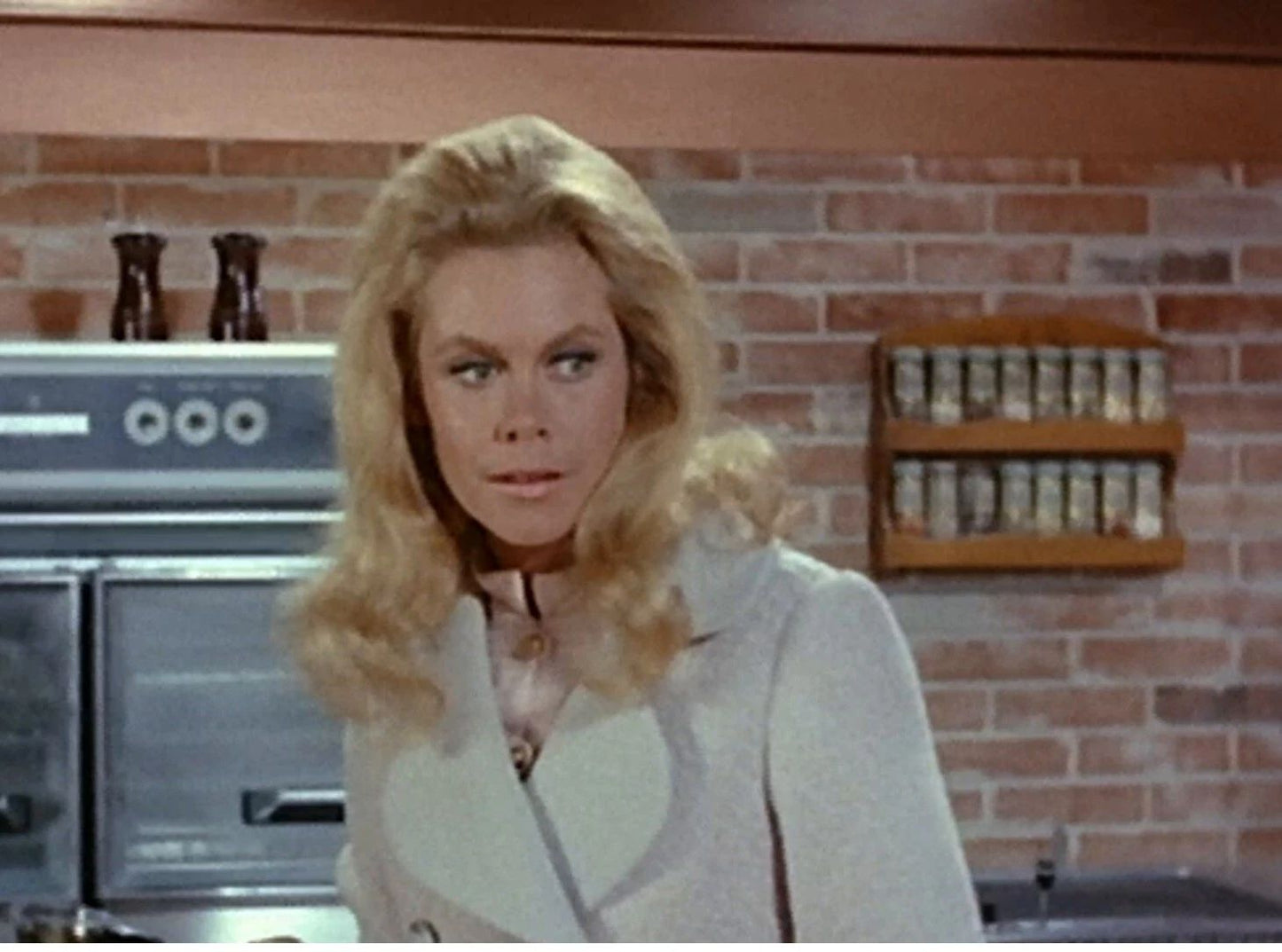 Elizabeth Montgomery In Classic Tv Show Bewitched Picture Keychain Print