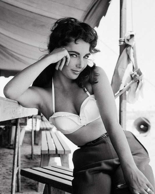 Elizabeth Taylor On Set Of Movie Giant Old Retro Publicity Keychain