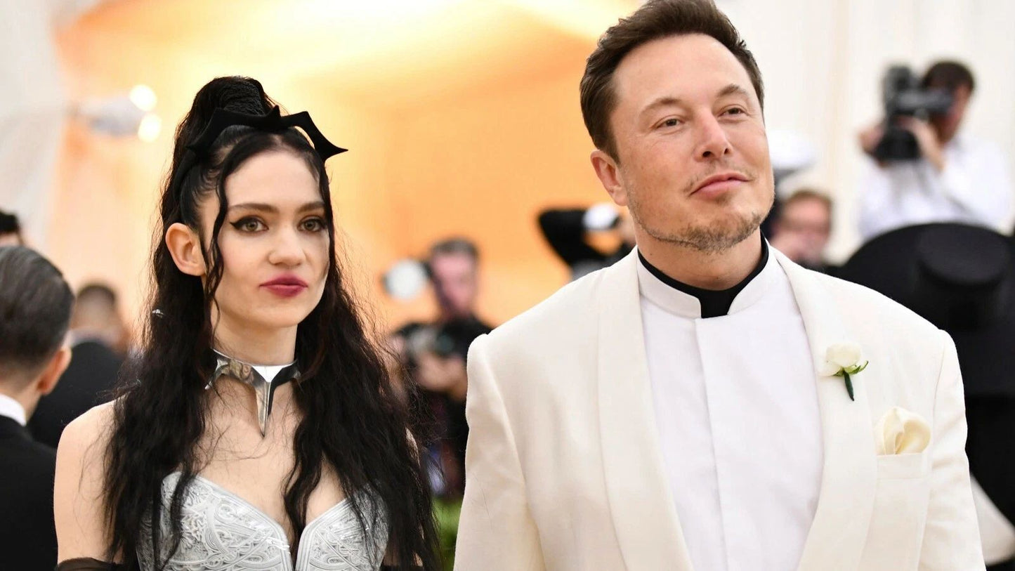 Elon Musk & Grimes Girlfriend Ceo Entrepreneur Electric Vehicle Picture Keychain