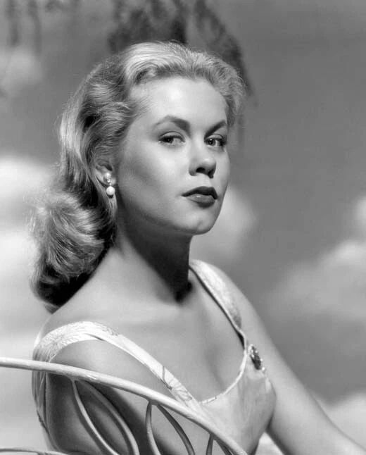Famous Actress Elizabeth Montgomery Glossy Keychain Bewitched Keychain 1