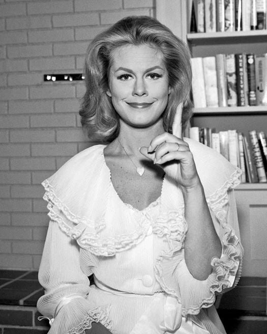 Famous Actress Elizabeth Montgomery Glossy Photo Bewitched Print Poster 2