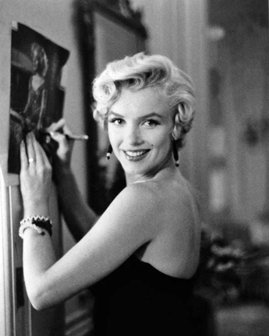 Famous Actress Model Marilyn Monroe Magnet Print Giving Autograph Magnet