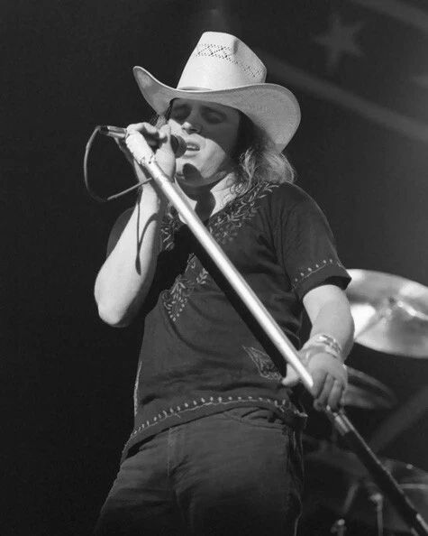 Famous Rock Band Lynyrd Skynyrd Glossy Keychain Ronnie Van Zant Keychain 2