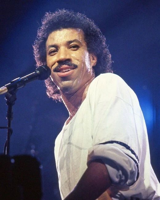 Famous Singer Lionel Richie Glossy Keychain Music Concert Keychaingraph Keychain 2