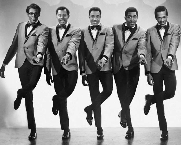 Famous Vocal Group The Temptations Glossy Keychain R&B Soul Music Print