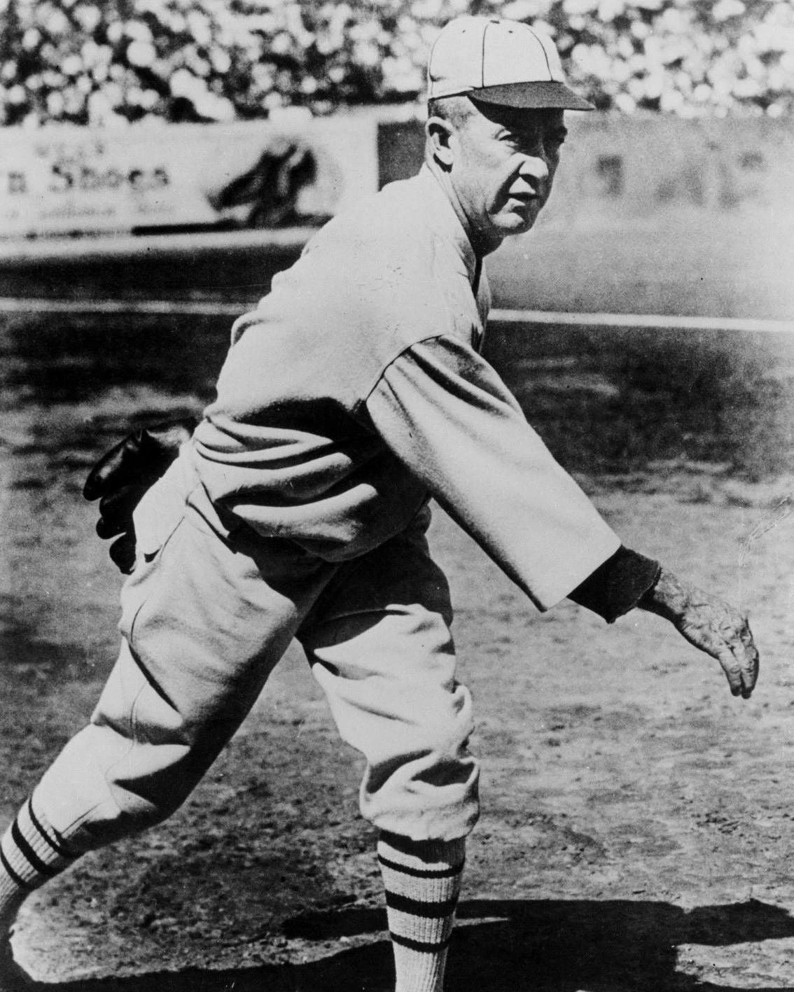 Grover Cleveland Alexander Keychain St Louis Cardinals Baseball Picture Mlb