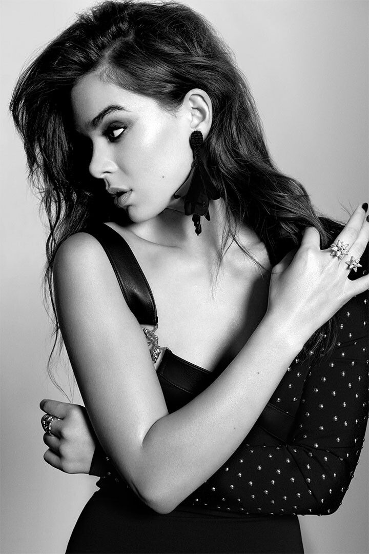Hailee Steinfeld Actress Beautiful Girl Model Jigsaw Puzzle