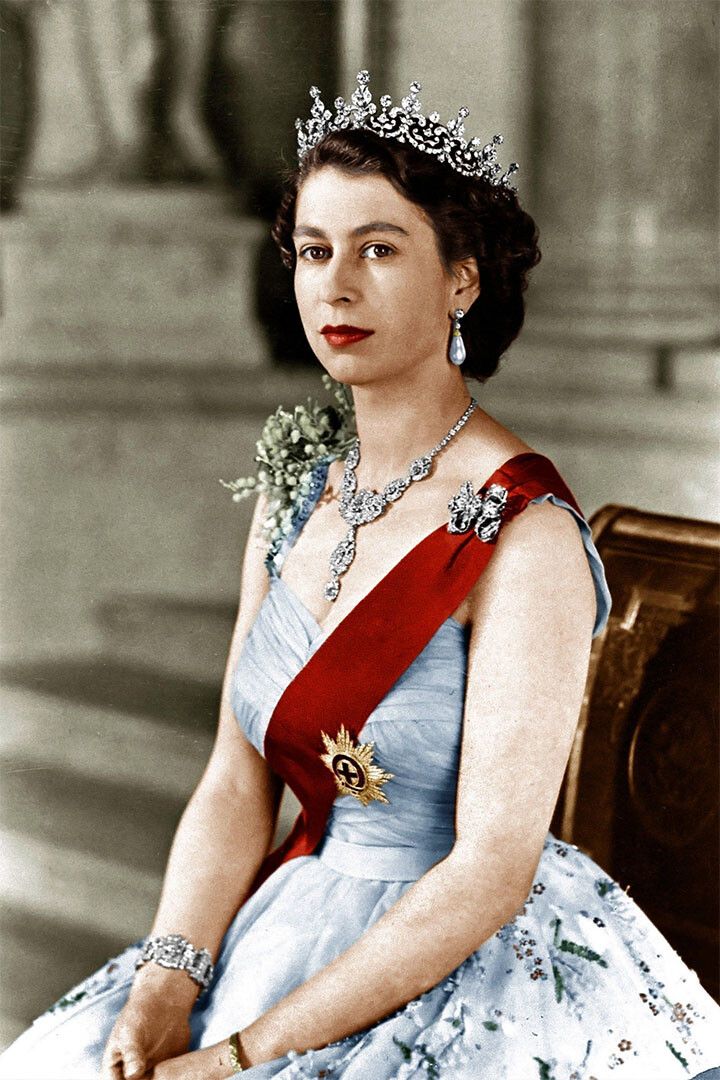Her Majesty The Queen Elizabeth 2 Tribute Remember Vintage Jigsaw Puzzle