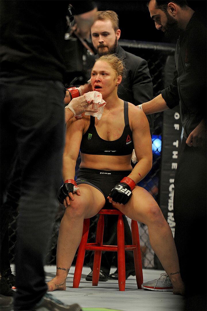 Holly Holm Head Kicks Ronda Rousey Art Home Decor Keychain