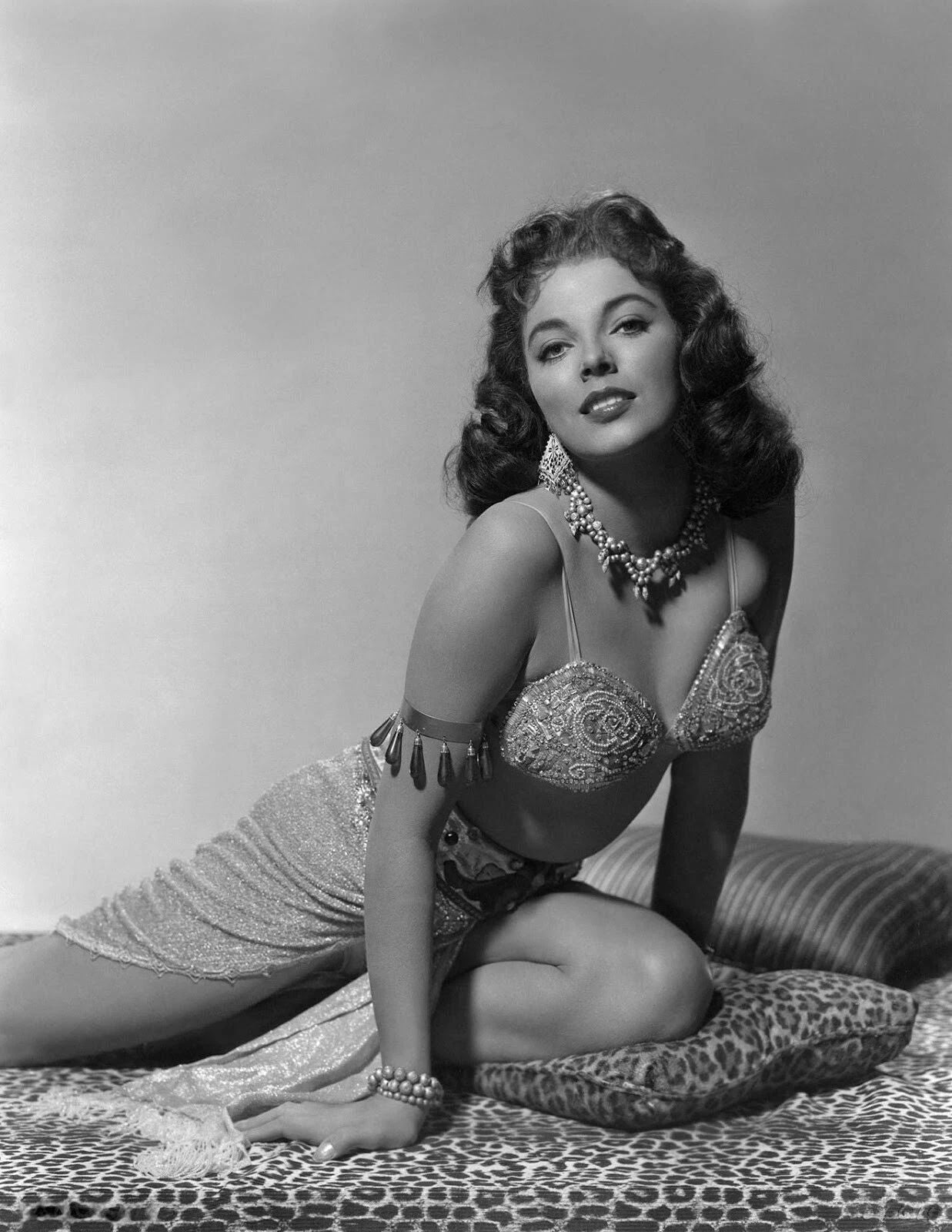 Hollywood Actress Joan Collins Pin Up Picture Photo Image Print 11 X 17