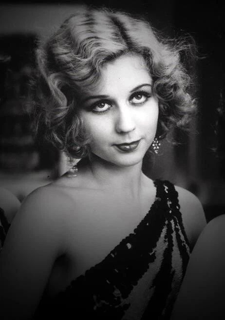 Hollywood Golden Age Actress Adrienne Dore Retro Portrait Picture Keychain