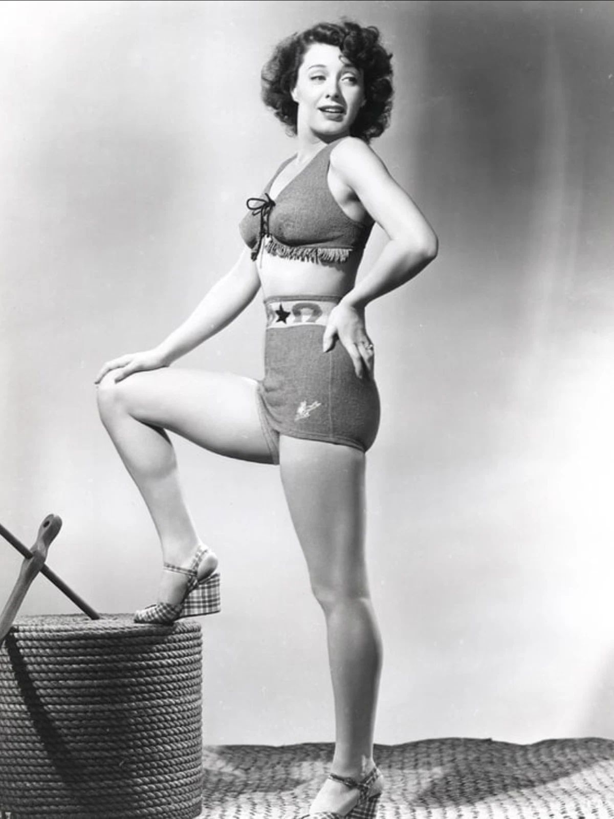 Hollywood Golden Age Actress Ellen Drew Classic Retro Picture Photo