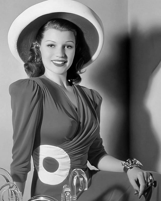 Hollywood Legend Rita Hayworth Classic Retro Portrait Picture Keychain