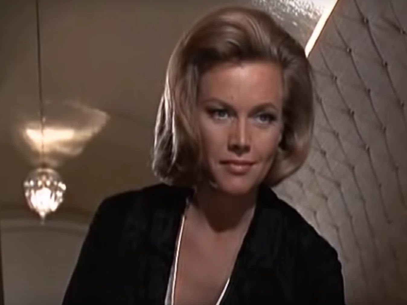 Honor Blackman As Pussy Galore Goldfinger 007 Retro Picture Keychain Print