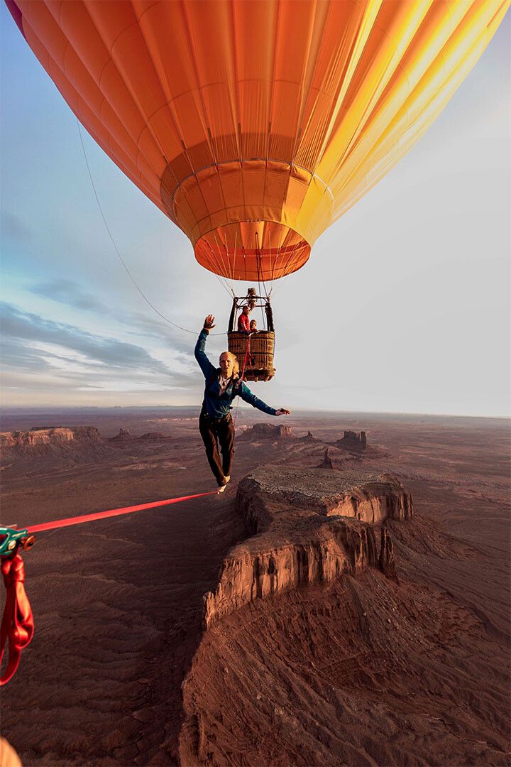 Hot Air Balloons In Monument Valley Extrem Jigsaw Puzzle