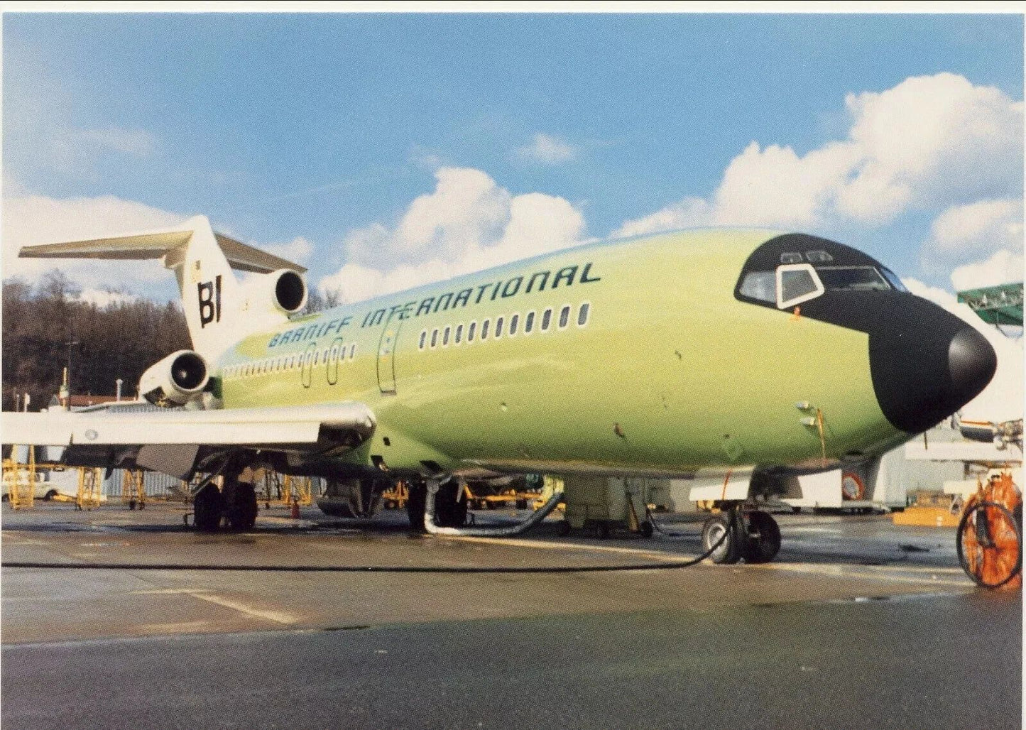 In123F Ernational Airlines B 100 Green White Retro Picture Magnet
