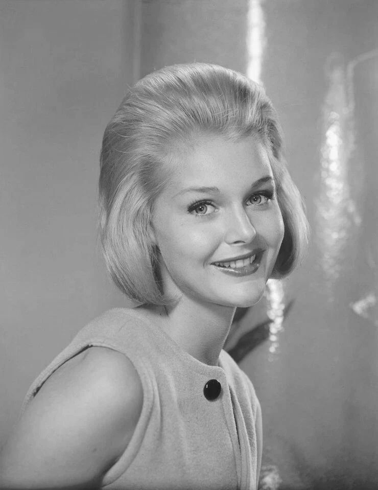 Iconic Actress Carol Lynley Picture Pin Up Keychain Keychain Print
