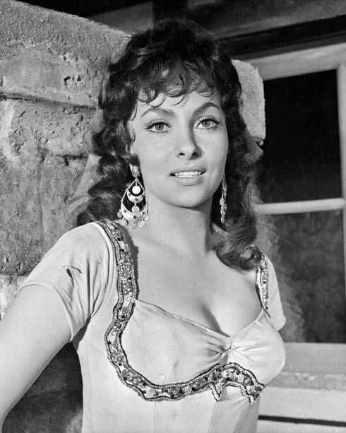 Iconic Actress Gina Lollobriga Keychain The Hunchback Of Notre Dame Print 1