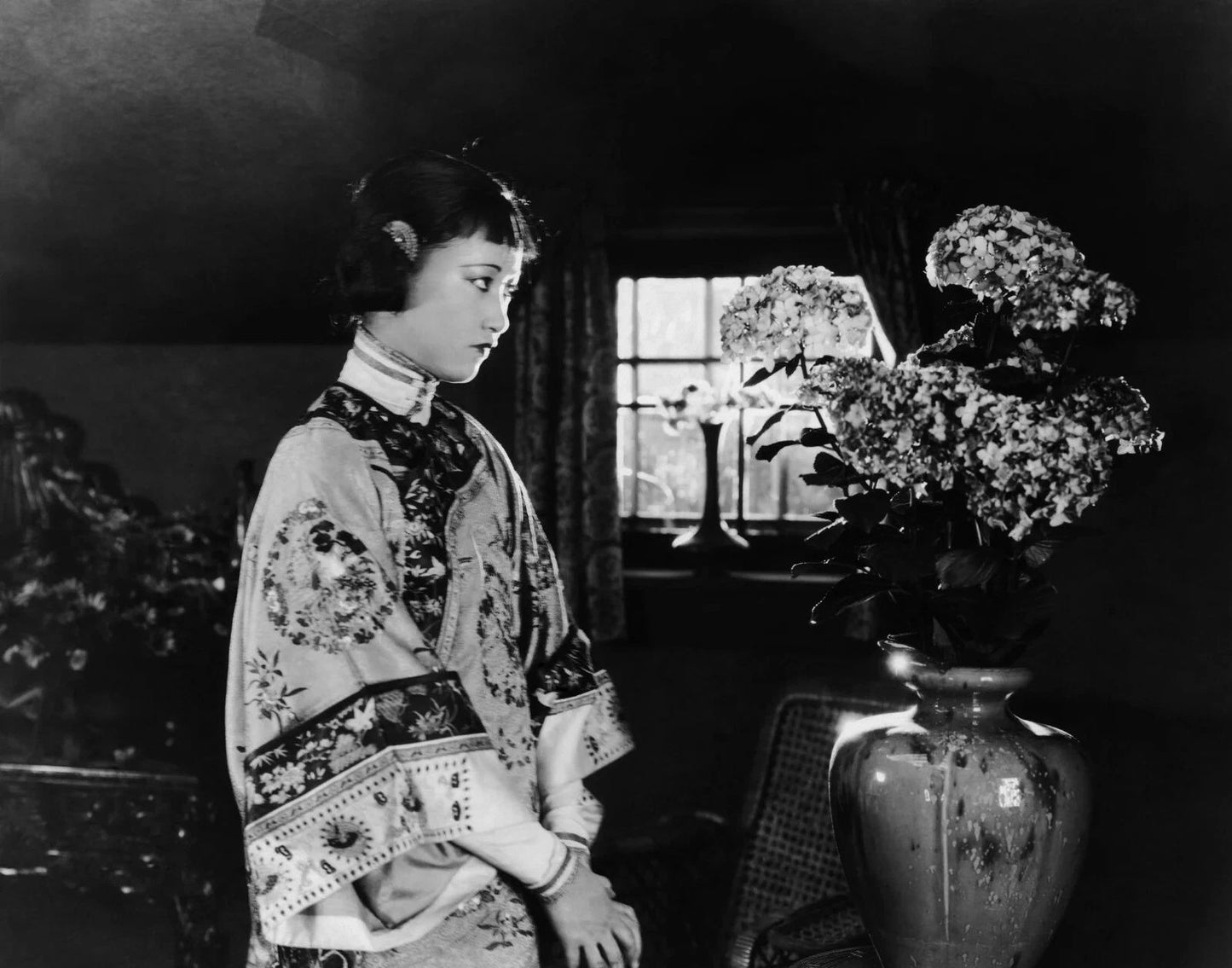 Iconic Asian American Actress Anna May Wong Picture Photo Print