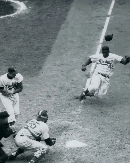 Jackie Robinson Keychain Brooklyn Dodgers Baseball Picture Stealing Home Mlb