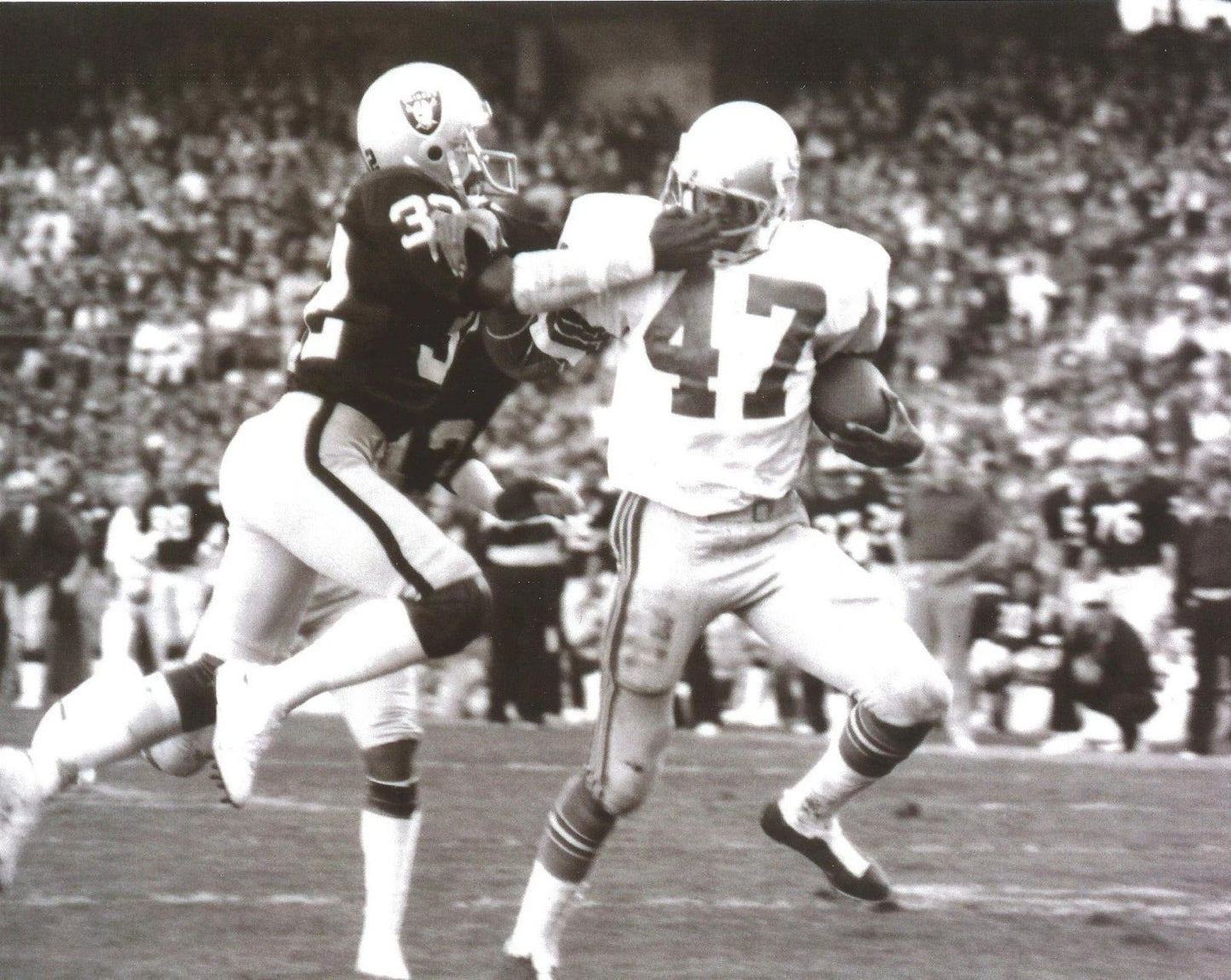 Jack Tatum Photo Oakland Raiders Nfl Football Picture Grabbing Face Mask
