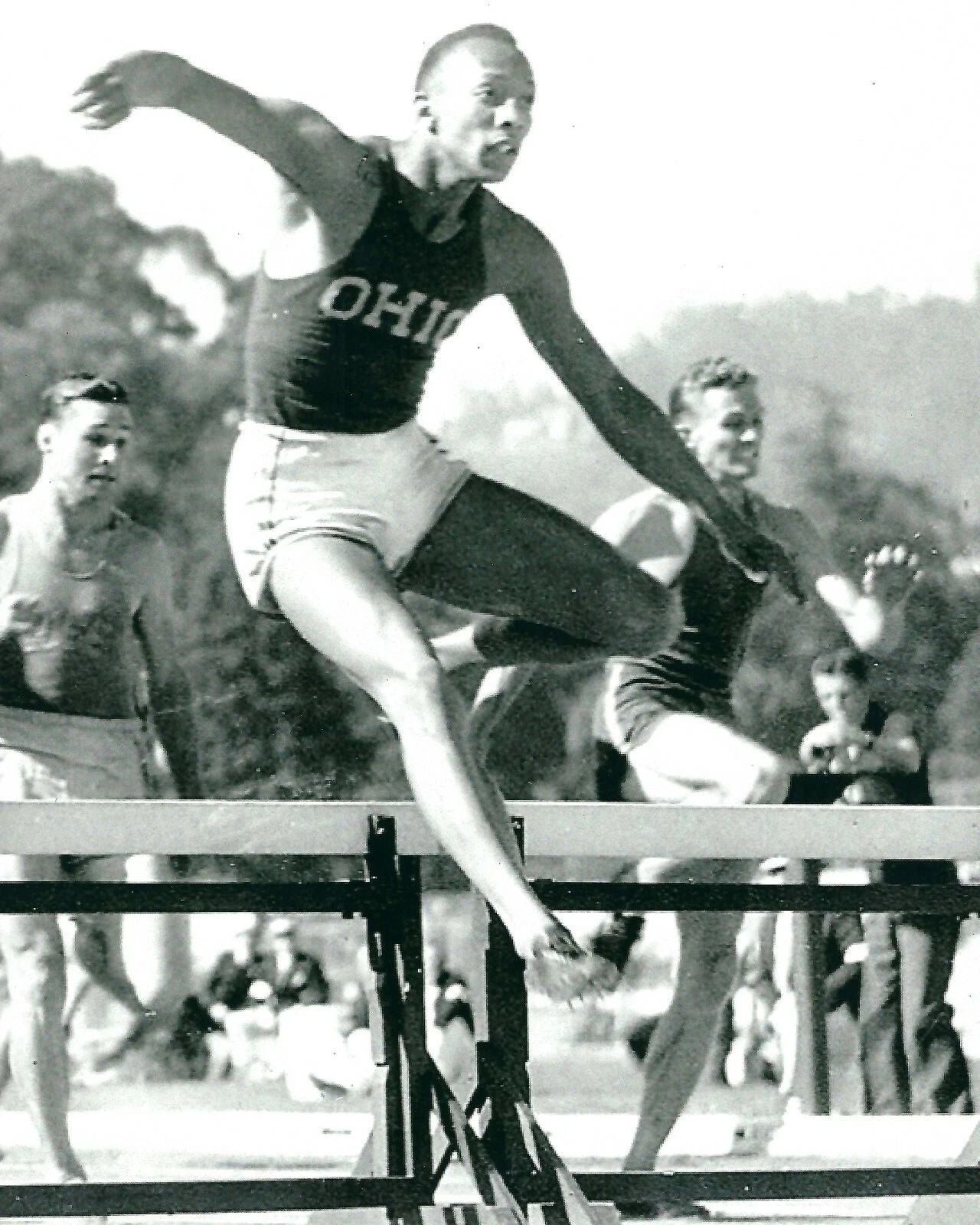 Jesse Owens Magnet Track & Field Picture Hurdles Ohio State Buckeyes