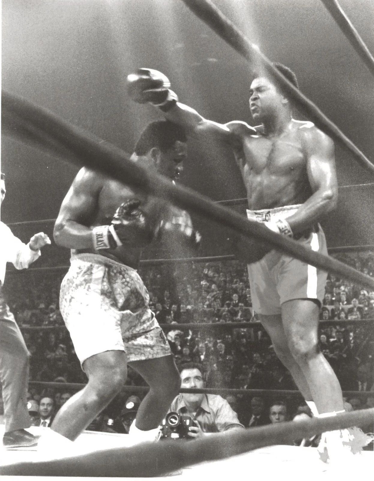 Joe Frazier Beats Muhammad Ali Photo Boxing