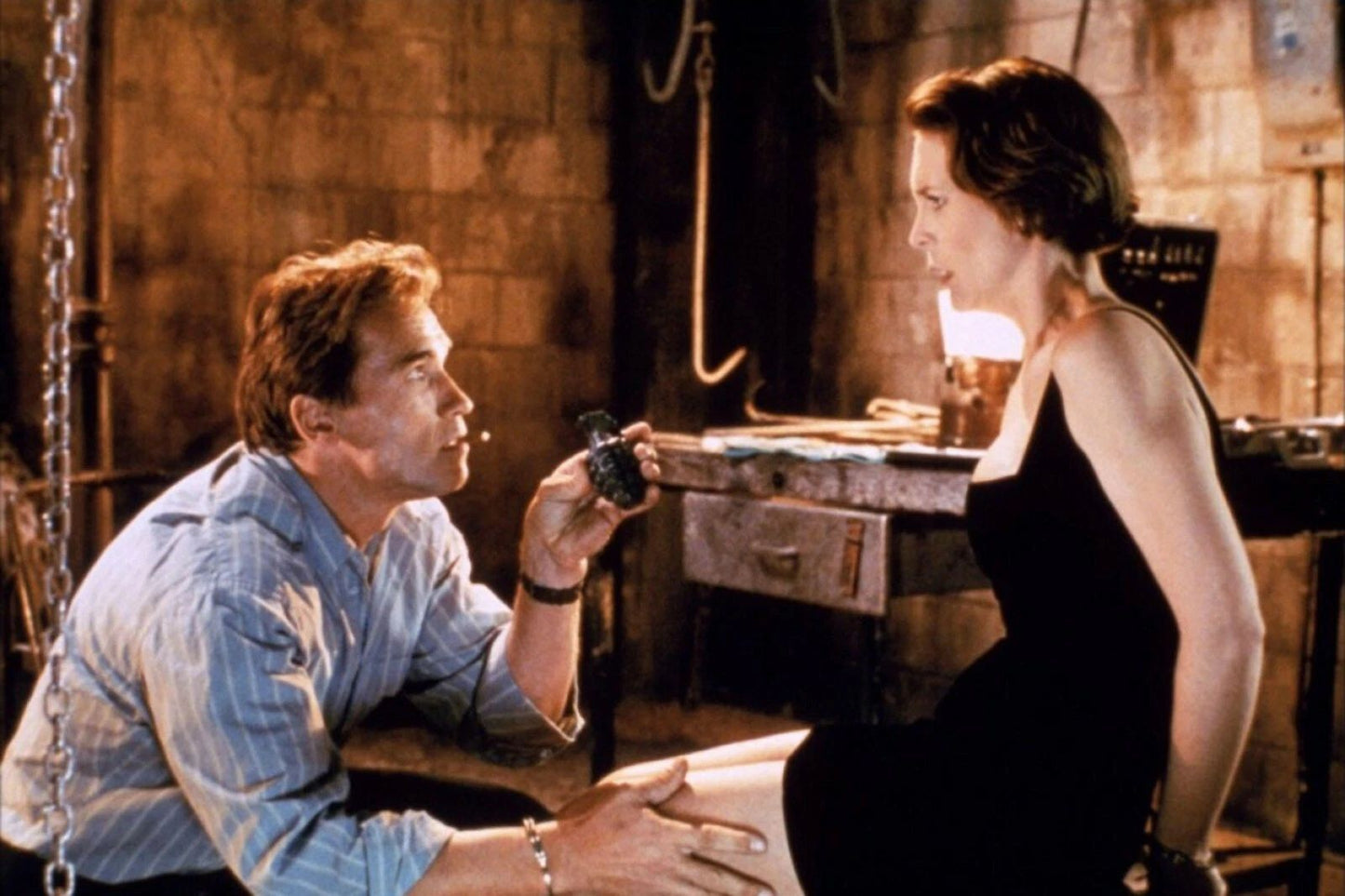 Jaimie Lee Curtis Arnold Schwarzenegger True Lies Movie Photo Print
