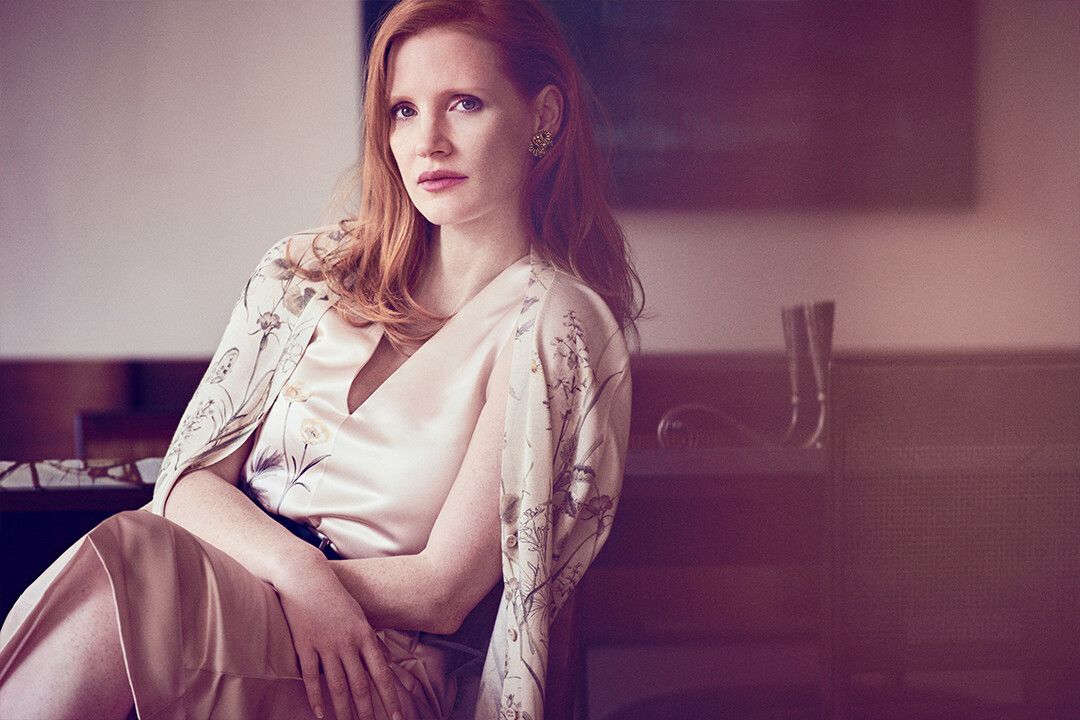 Jessica Chastain Actress Sitting On Chair Jigsaw Puzzle