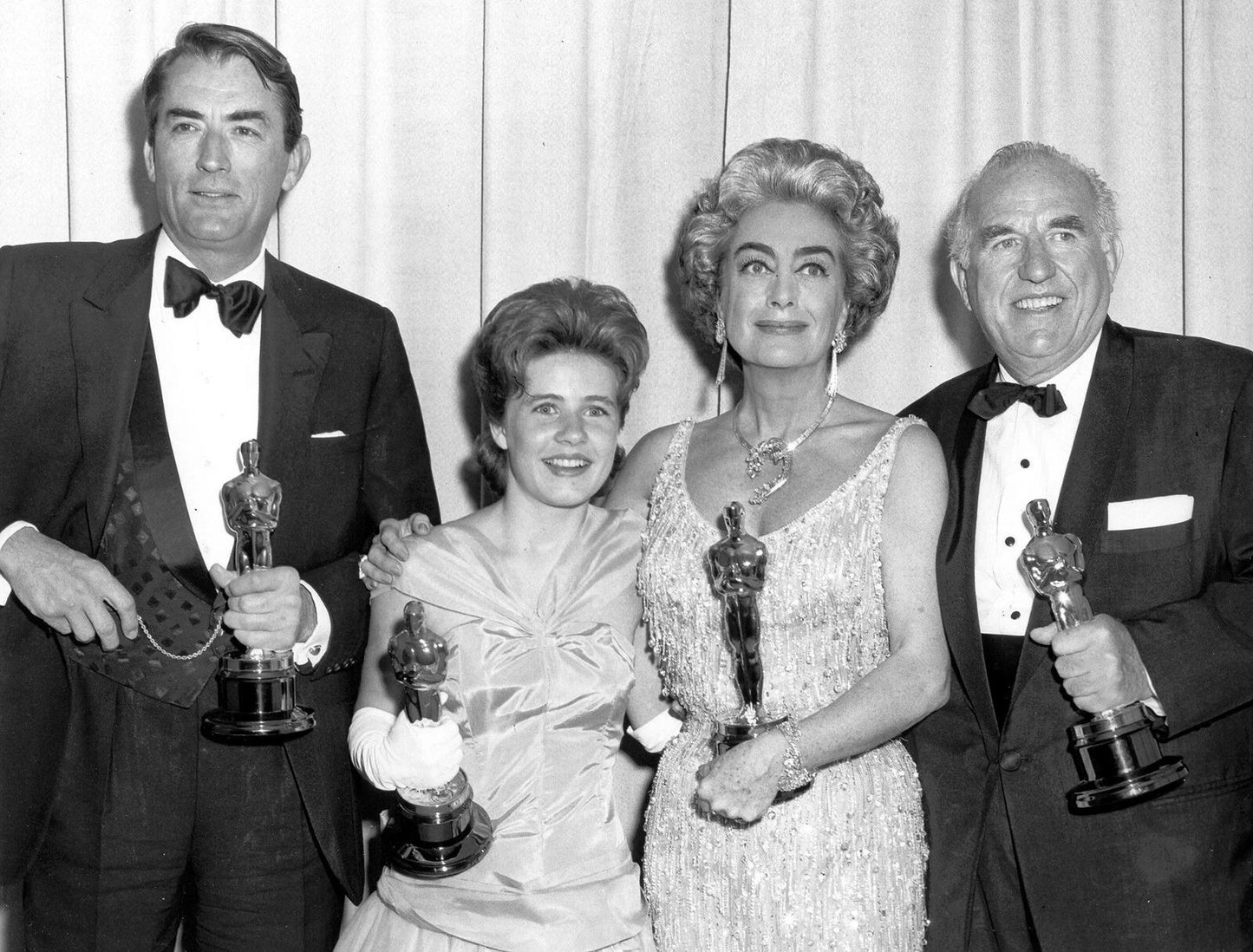 Joan Crawford Gregory Peck Patty Duke Ed Begley Oscar Picture Photo