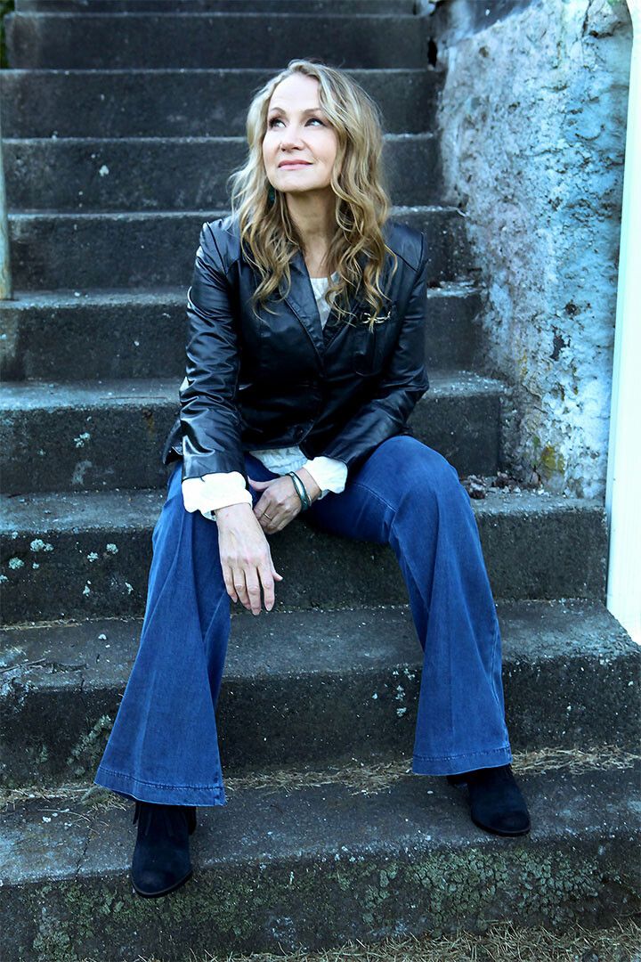 Joan Osborne Sitting On The Stairs Singer Jigsaw Puzzle