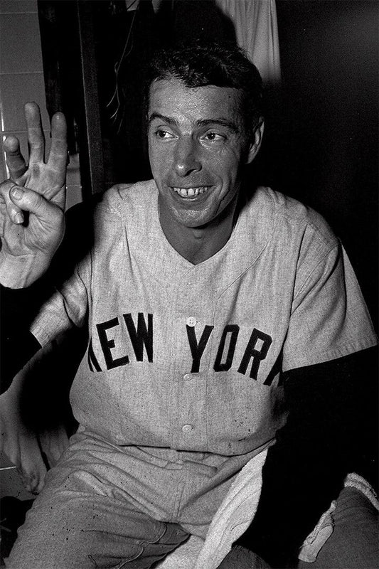 Joe Dimaggio Making Three With Fingers Print Wall Art Home Decor Poster
