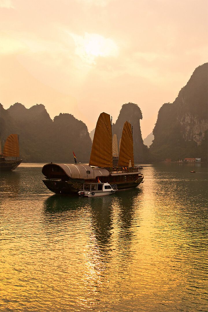 Junk On Halong Bay Watercraft Print Canvas Magnet