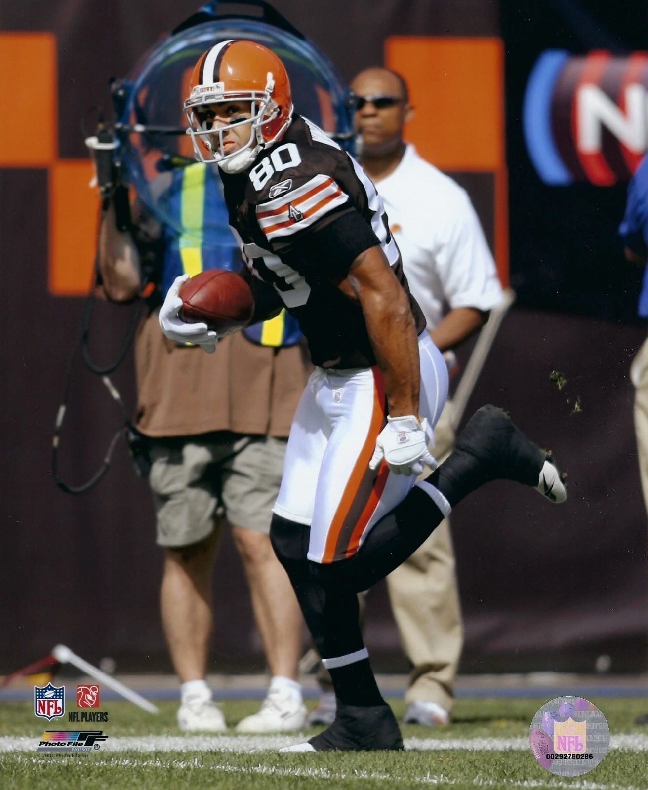 Kellen Winslow Jr Keychain Cleveland Browns Nfl Football Picture With Ball