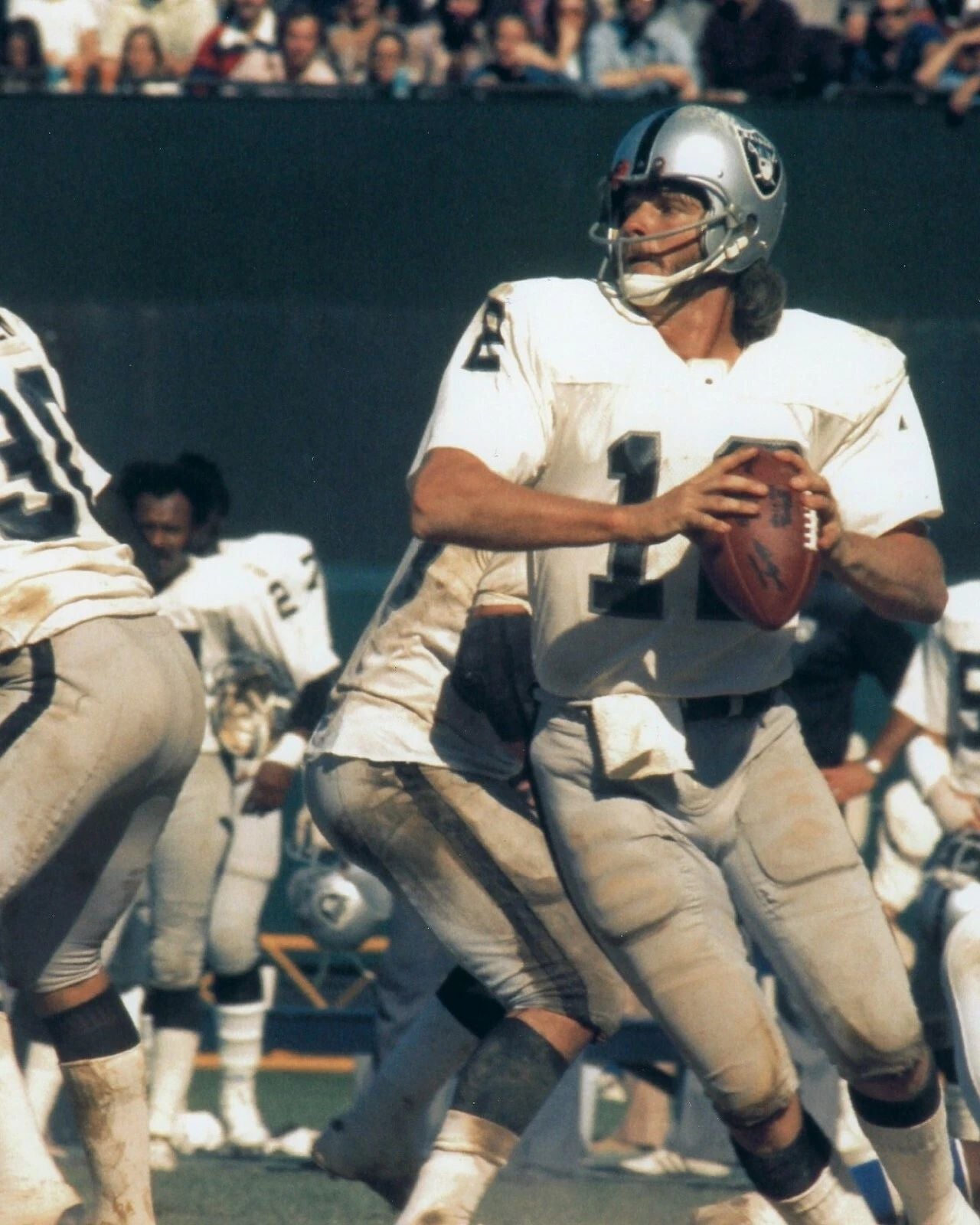 Ken Stabler Oakland Raiders Nfl Football Looking Down Field 300 PCS Jigsaw
