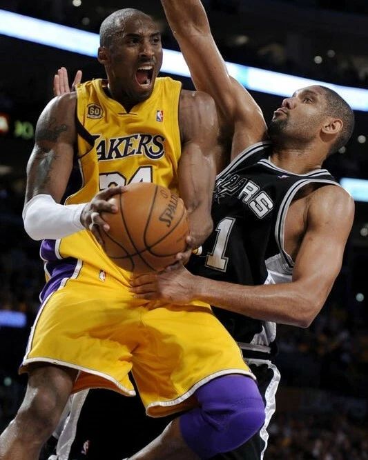 Kobe Bryant & Tim Duncan Photo Picture Basketball Nba La Lakers Spurs