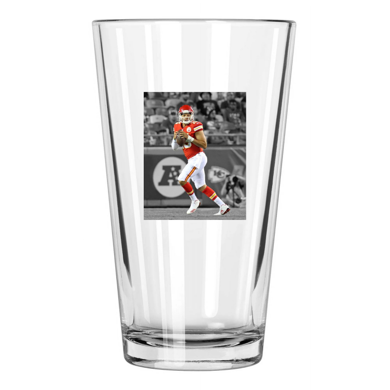 Kansas City Chiefs Patrick Mahomes Photo Spotlight 1 Pint Beer Drinking Glass