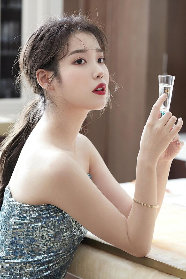 Korean Idol Iu Lee Ji Eun Girl Kpop Star Keychain