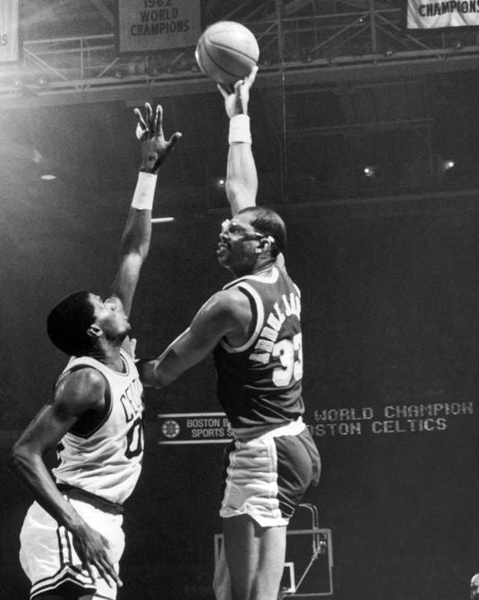 La Lakers Kareem Abdul Jabbar Vs Boston Celtics Robert Parish Keychain Keychain