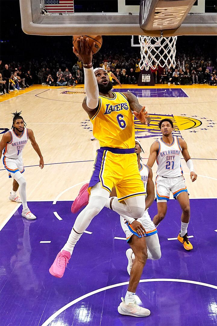 La Lakers Basketball Team Lebron James Basketball Player Keychain
