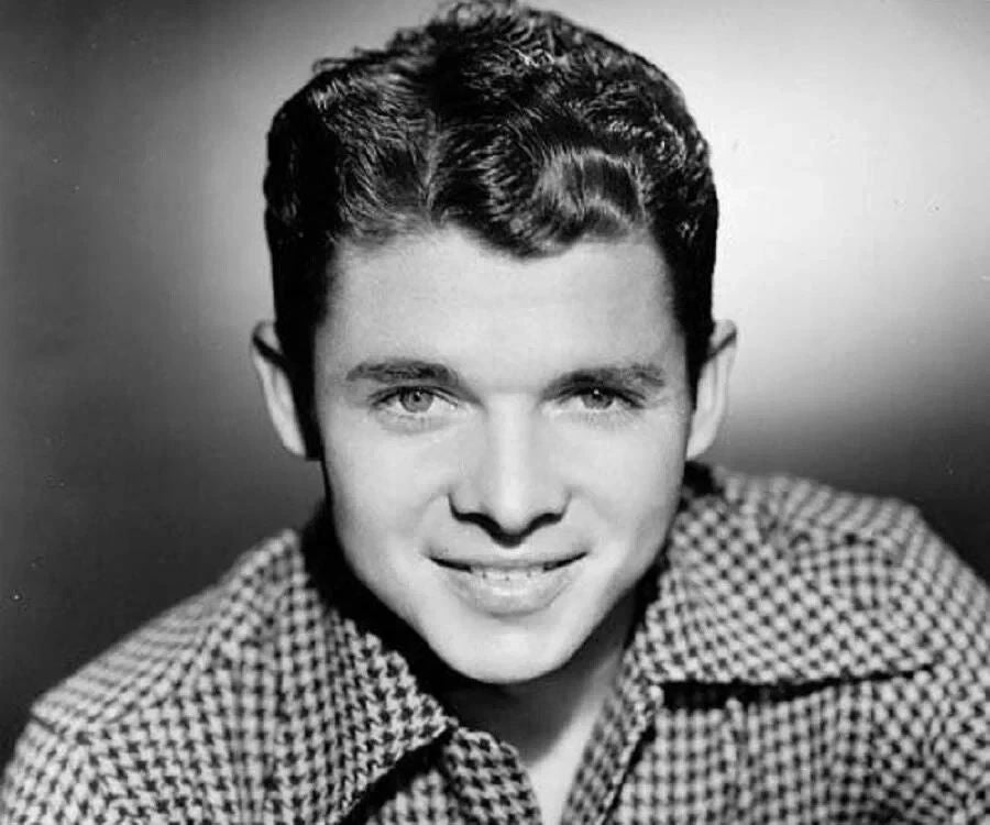 Legendary Us Soldier & Actor Audie Murphy Classic Retro Picture Magnet