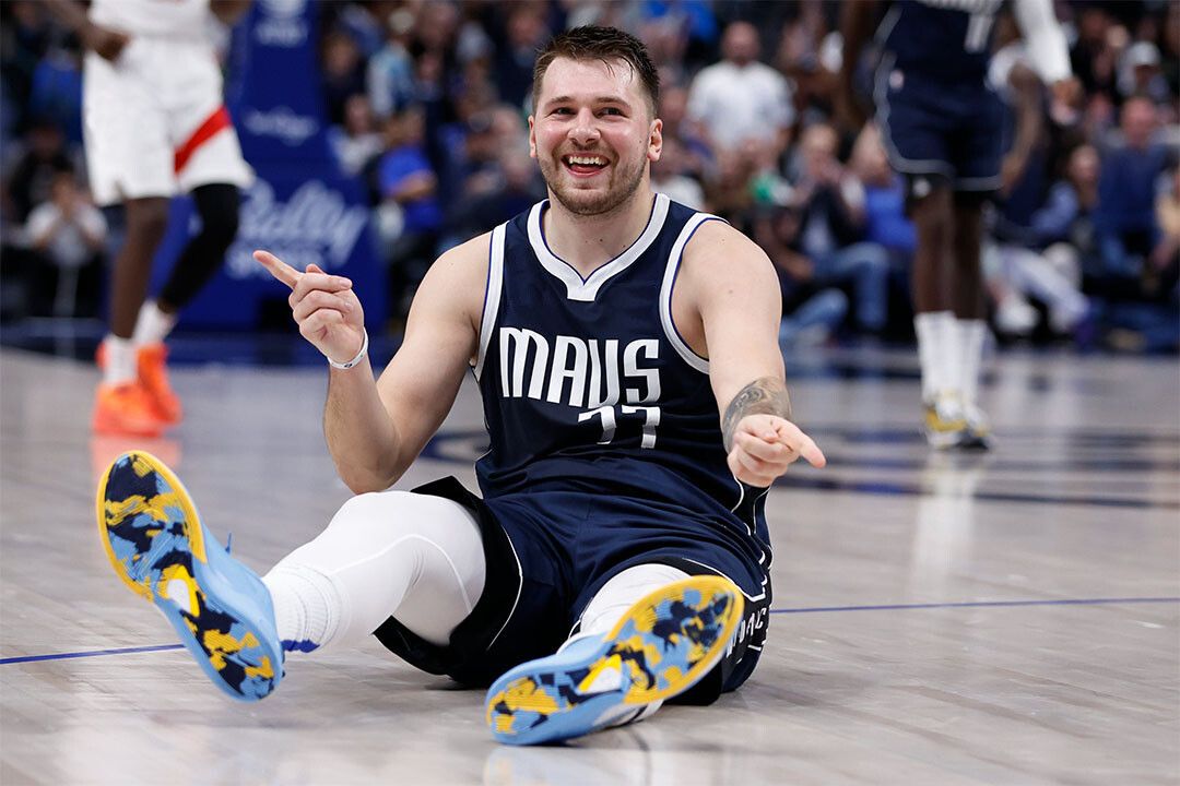 Luka Doncic In Arena 77 Dallas Mavericks Basketball Team Wall Poster