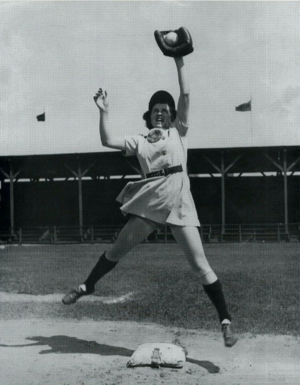 Maddy English Photo Racine Belles Aagpbl Baseball Picture