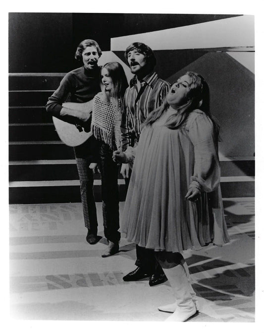 Mamas & Papas Keychain Music Pop Folk Rock Picture Michelle Phillips Mama Cass